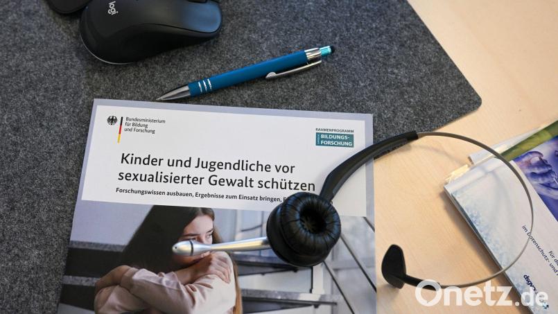 Eine 14-Jährige soll in einem Jugendzentrum von drei Jugendlichen sexuell missbraucht worden sein. (Symbolbild) Bild: Jens Kalaene/dpa/dpa-tmn