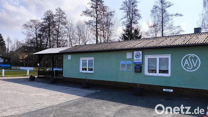 Das alte Sportheim des SV 08 Auerbach soll zu einem Jugendzentrum umgebaut werden. Bild: jma