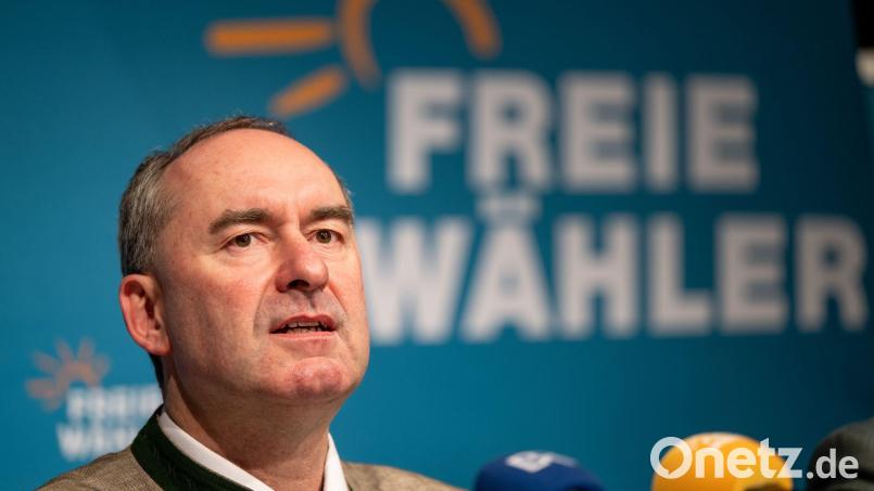 Hubert Aiwanger, Parteichef der Freien Wähler, sieht die Erfolge bei der Kommunalwahlen auch als Steilvorlage für die Landtagswahl 2028 in Bayern. Bild: Lennart Preiss/dpa