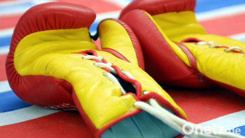 Eine 19 Jahre alte Boxerin liegt nach einem Kampf im künstlichen Koma. (Illustration) Bild: Andreas Lander/Zentralbild/dpa