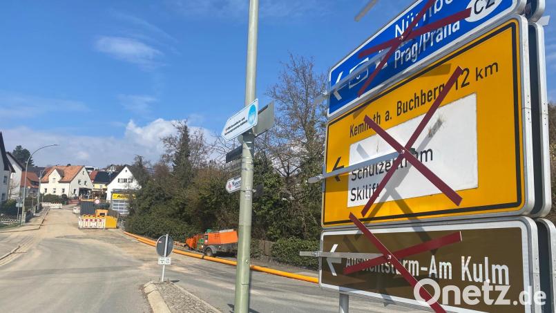 Die Diepoldstraße (SAD 28) in Nabburg ist aktuell ab der Abzweigung von der Regensburger Straße wegen Bauarbeiten gesperrt. Bild: jua