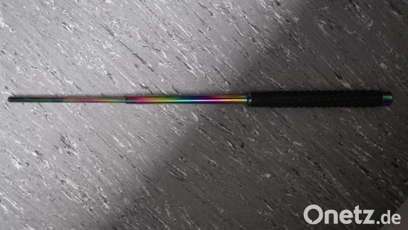 Diesen Teleskopschlagstock haben Beamte der Bundespolizei Waldmünchen bei Grenzkontrollen in Furth im Wald in einem Auto gefunden. Symbolbild: Bundespolizei Waldmünchen