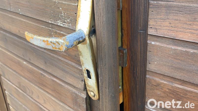 Hier war rohe Gewalt am Werk: In Schwandorf wurden mehrere Gartenhäuser in Schrebergärten aufgebrochen. Bild: Polizei Schwandorf