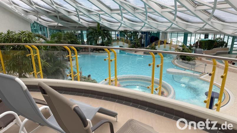 Spezielle Kurse für Senioren im Kurfürstenbad in der Aqua-Fit-Halle wurden nicht gestrichen. Die Vhs konnte in diesem Semester aber zwei Kurse nicht mehr anbieten. Symbolbild: Petra Hartl