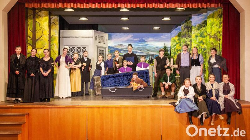 Über zu wenige Schauspieler konnte die Theatergruppe Brand noch nie klagen. Sie feiert nun im April und Mai 40-jähriges Bestehen. Bild: ld