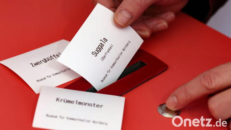 Eine Ausstellung über Schimpfwörter war im Nürnberger Museum für Kommunikation zu sehen. Und ist ab Herbst auch in Hof zu Gast - vorher sucht das Museum regionale Flüche. (Archivbild) Bild: Daniel Löb/dpa