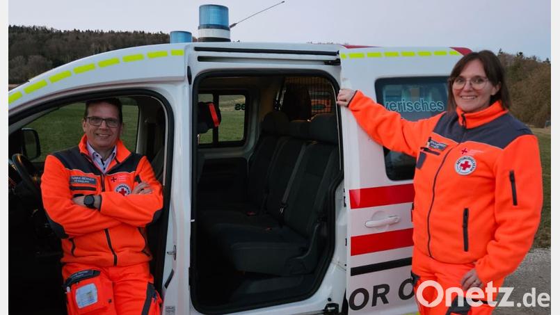 Auf der Autobahnraststätte Oberpfälzer Alb kommt ein Baby zur Welt. Die Helfer vor Ort Birgland leisten Geburtshilfe mit ihrem Einsatzfahrzeug. Bild: Thomas Renner