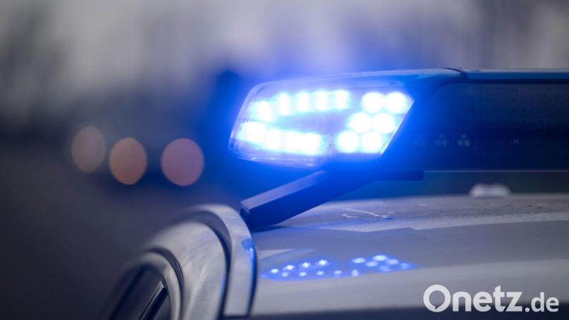 Vier Menschen sind in Niederbayern bei einem Überhol-Unfall schwer verletzt worden. (Symbolbild) Bild: Marijan Murat/dpa