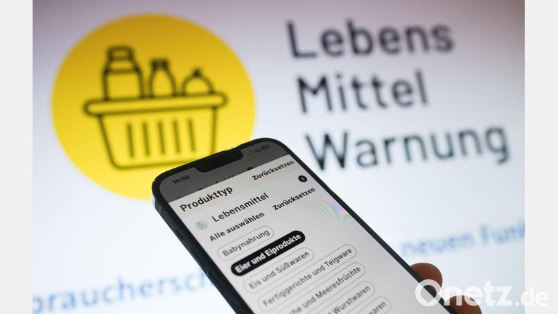 Zwei Spielzeugfiguren sind von dem Rückruf betroffen. (Symbolbild) Bild: Sebastian Gollnow/dpa