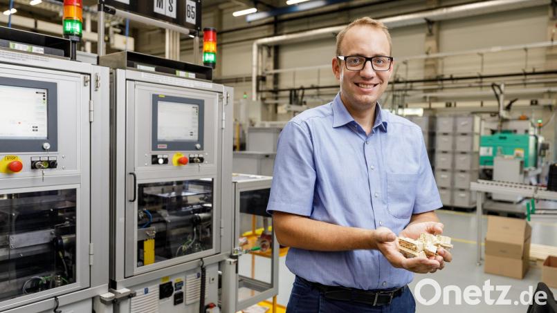 Tomáš Musil ist Elektro-Ingenieur und „seit etwa zehn Jahren“ Geschäftsführer von „ept connector“. Das Unternehmen betreibt in den beiden benachbarten Standorten Habartov (ehemals Haberbirk) und Svatava (Zwodau), in der Nähe von Karlsbad, Produktionsstätten für „Steckverbindungen“ für Leiterplatten. Bild: Kreiswirtschaftskammer Karlsbad