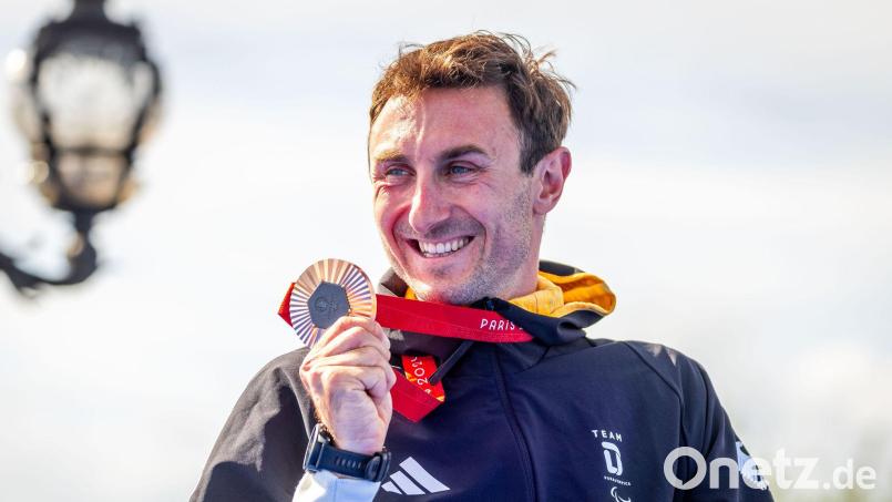 Aus Bronze wird für Para-Triathlet Martin Schulz Silber. (Archivbild) Bild: Jens Büttner/dpa