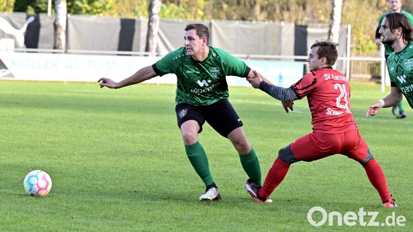 Künftig nur noch an der Seitenlinie: Ex-Spieler Julian Pospiech (links) käme beim auch 1. FC Rieden als langfristige Lösung infrage. Bild: Hubert Ziegler