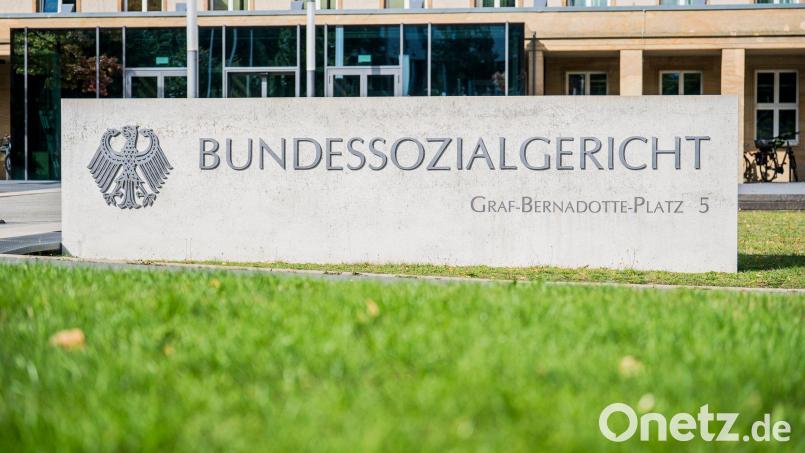 Nach der Entscheidung des Bundessozialgerichts muss das Landessozialgericht nun genauer prüfen, welche psychischen Belastungen Leichenumbetter und Feuerwehrleute erleben. (Archivbild) Bild: Andreas Arnold/dpa