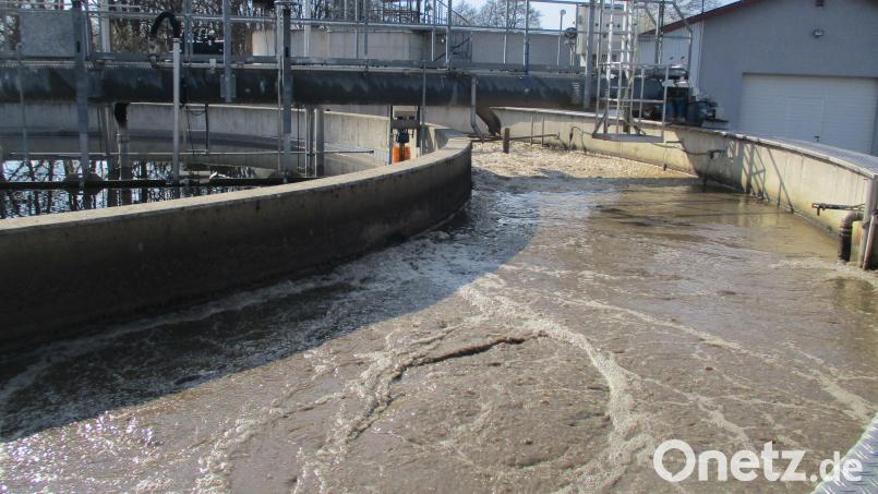 Die Gemeinde Schwarzach ist Mitglied im Zweckverband zur Abwasserbeseitigung der Gemeinden Stulln und Schwarzach. Durch die defekten Kanalrohre wird ein hoher Sandanteil und viel Fremdwasser in die Kläranlage bei Wölsendorf gespült. Bild: bnr