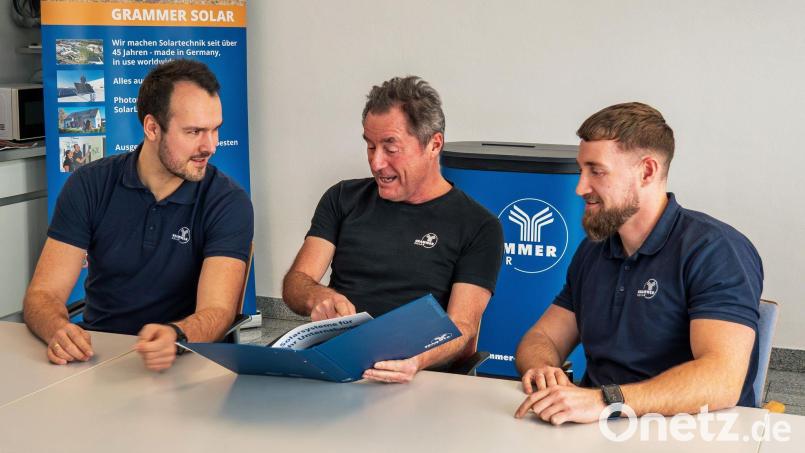 Generationswechsel bei Grammer Solar: Simon Schwab (links) und Walther Geiger (rechts) unterstützen Siegfried Schröpf seit Anfang des Jahres in der Unternehmensführung. Bild: Grammer Solar