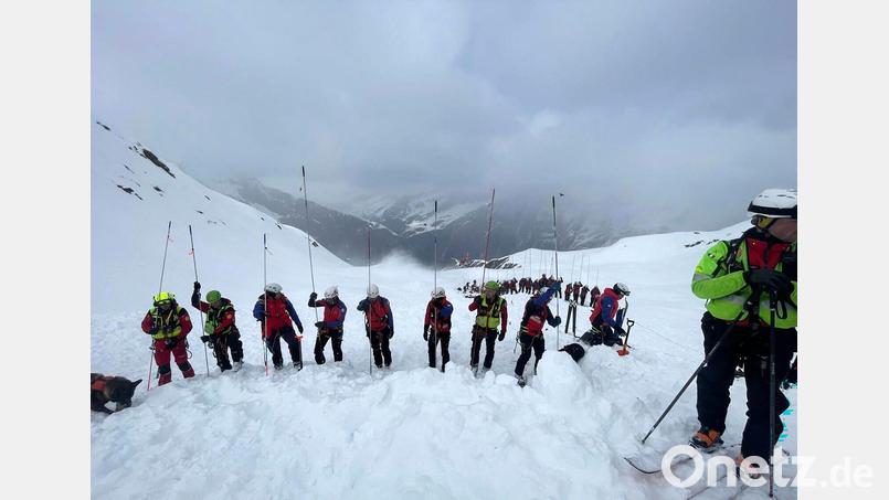 Bei dem Unglück starben vier Tourengeher, die an einem Steilhang unterwegs waren. Bild: -/Italienische Bergwacht/dpa