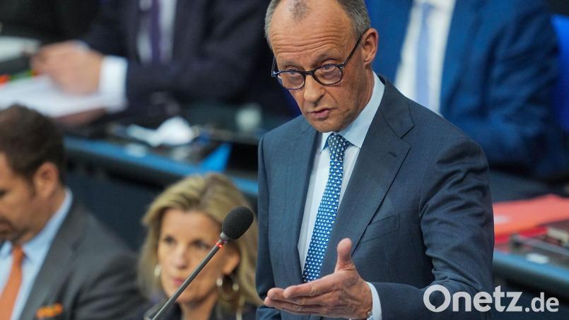 Der Regierungschef sagte im Bundestag: „Wolfram Weimer hat mein Vertrauen.“ Bild: Michael Kappeler/dpa