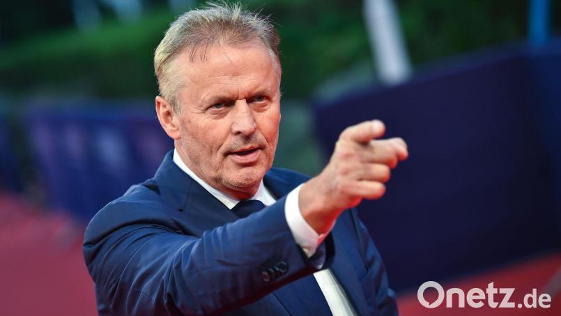 Mit der Geschichte eines verzweifelt um seine Unschuld kämpfenden Anwalts hält der Bestsellerautor der US-Justiz den Spiegel vor. (Archivbild) Bild: Loic Venance/AFP/dpa