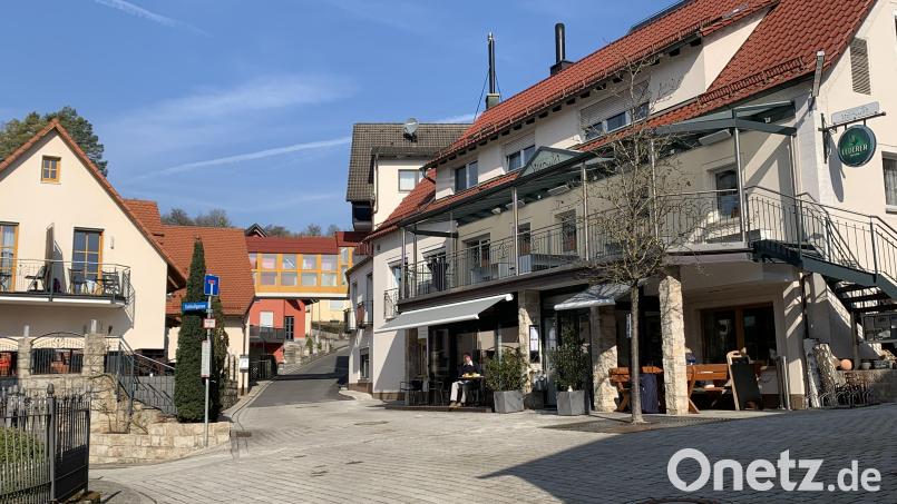 Das für Hochzeitsfeiern und Teamevents beliebte Landhotel Sternwirt liegt im Ortskern von Högen. Zum Schlafzimmer des Nachbarn sind es nur wenige Meter – das sorgt bei Nacht, wenn die Feierlaune steigt, für Konfliktpotential. Bild: Gabriele Leonie Bräutigam [glb] (info@oedmuehle.net)