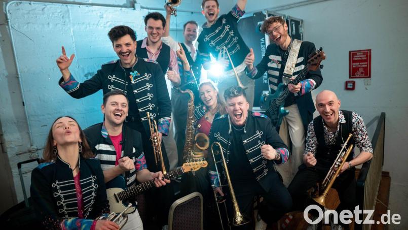 Der Durchbruch: Die Blaskapelle Druckluft mit „Karnevalsmaus“. (Archivbild) Bild: Fabian Strauch/dpa