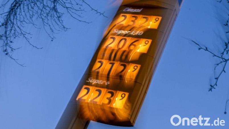 Die Spritpreise bleiben in Bewegung. (Symbolbild) Bild: Jens Kalaene/dpa