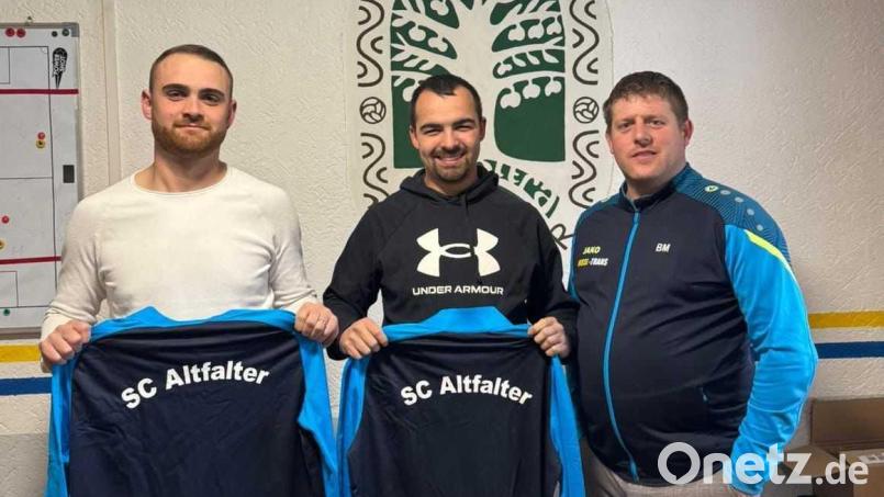 Tobias Grabinger (links) wird neuer Spielertrainer beim SC Altfalter. Assisieren wird im Manuel Grabinger (Mitte). Bild: SC Altfalter