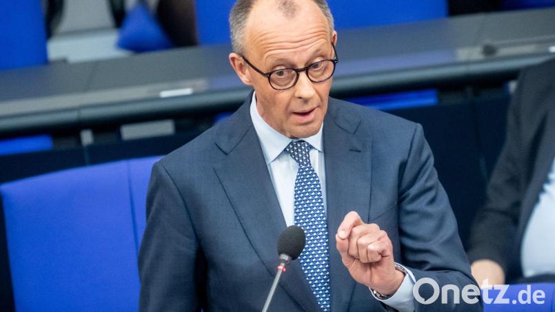 Beim Thema Gewalt gegen Frauen geht es in der Regierungsbefragungn im Bundestag hoch her. Bild: Michael Kappeler/dpa