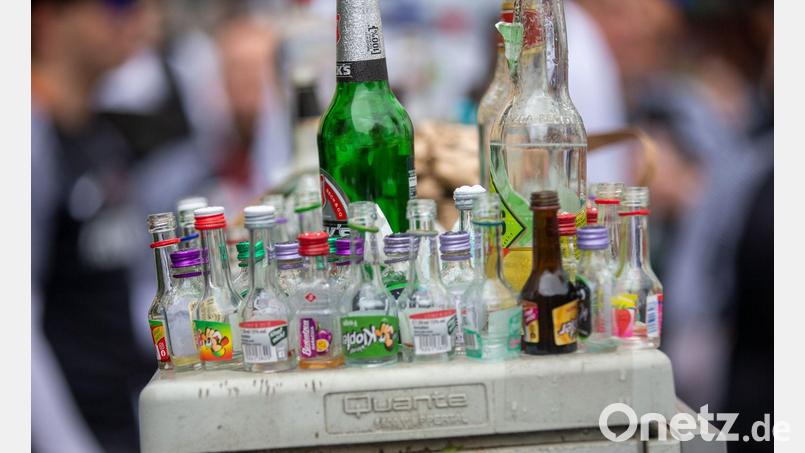 Ein Bündnis aus mehreren Fachorganisationen fordert eine bessere Alkoholprävention. (Archivfoto) Bild: Thomas Banneyer/dpa