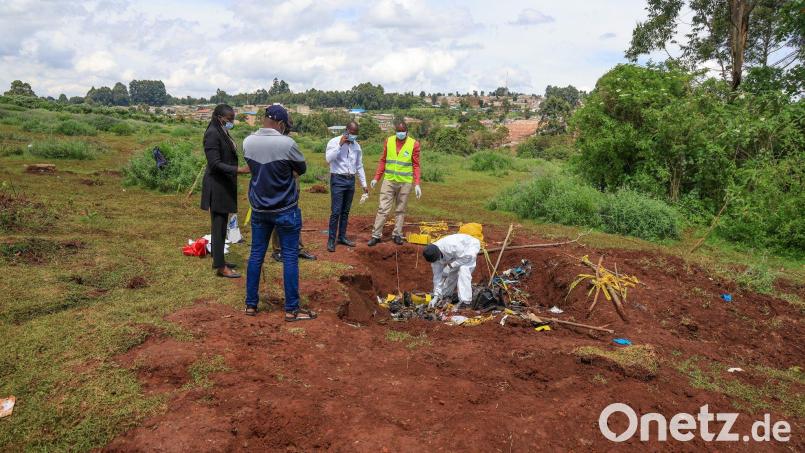 Der Fall von mindestens 33 Leichen in einem Massengrab gibt den kenianischen Ermittlern Rätsel auf. Bild: Andrew Kasuku/AP/dpa