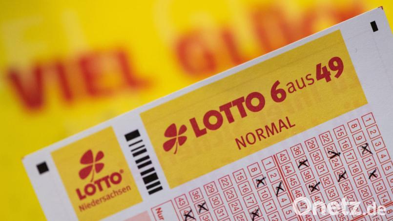 Ein anonymer Lottospieler hat in Bayern gut 44 Millionen Euro gewonnen. (Symbolbild) Bild: Swen Pförtner/dpa