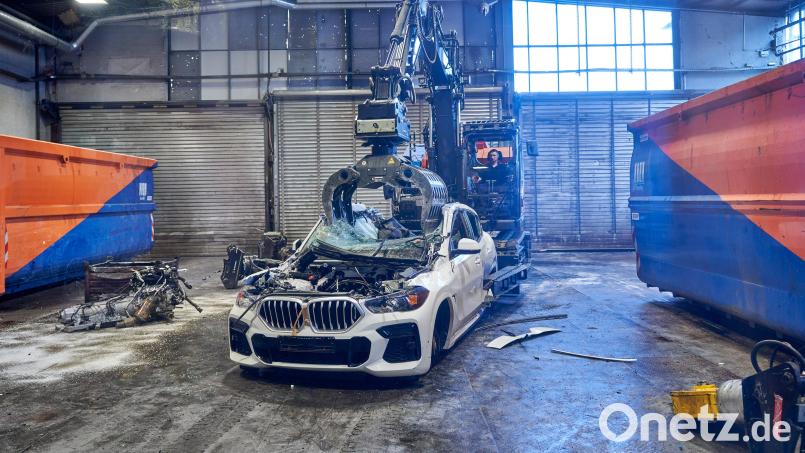 Das Recycling- und Demontagezentrum der BMW-Group steht aktuell noch in Unterschleißheim (hier im Bild), siedelt aber nach Wackersdorf um und wird dort ausgebaut. Bild: BMW AG