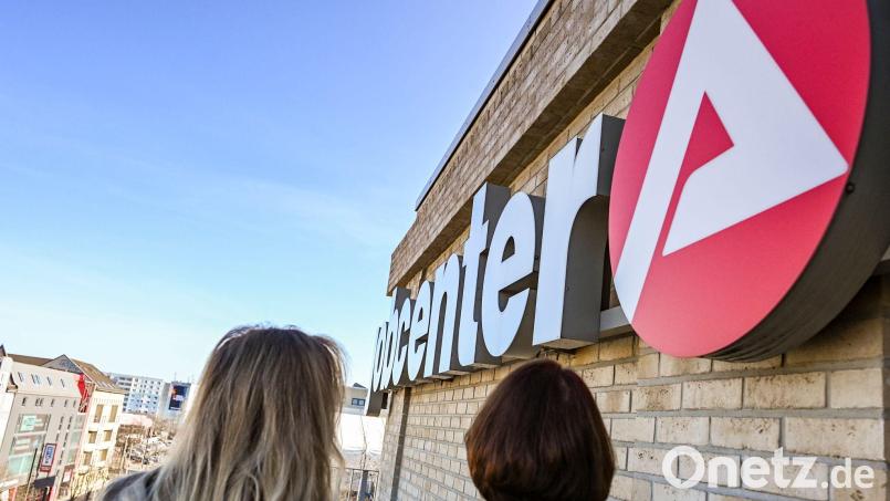 Das Arbeitskräfteangebot in Deutschland wird bis 2045 nur leicht sinken, sagt eine neue Hochrechnung von Experten. (Symbolbild) Bild: Jens Kalaene/dpa