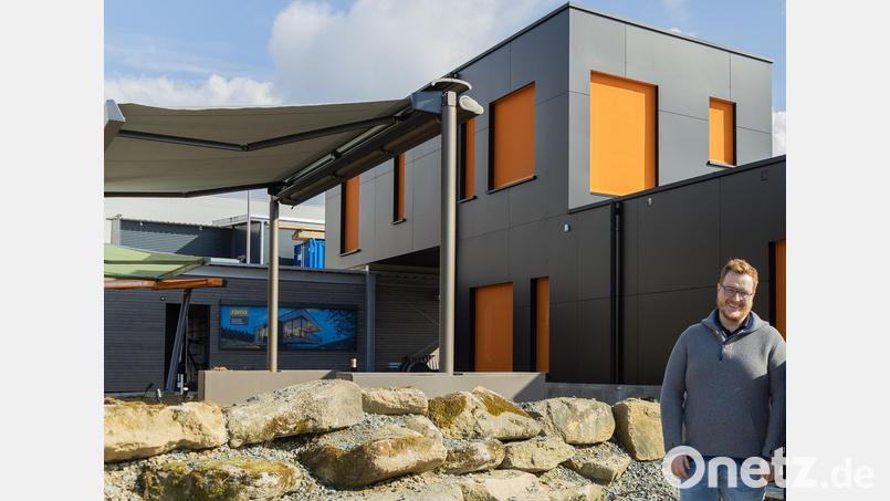 Die Ansiedlung der Meier Bauelemente GmbH &amp; Co. KG im Neustädter Gewerbegebiet "Im Wiesengrund" biegt zur Freude von Geschäftsführer Christoph Meier auf die Zielgerade ein. Bild: Nicola Weinfurtner