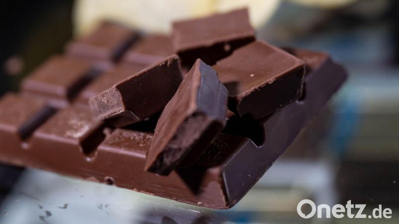 Beim Diebstahl von zwei Tafeln Schokolade wurde ein 12-jähriger Junge in Amberg erwischt. Symbolbild: Hendrik Schmidt/dpa
