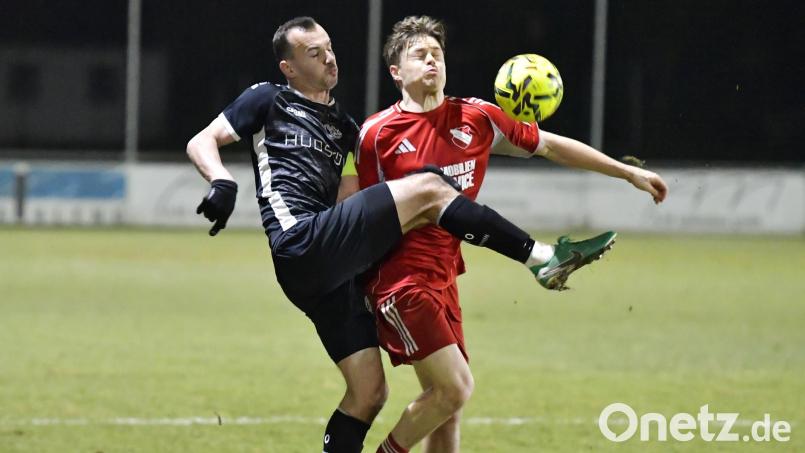 Kapitän Timo Kohler (links) und die DJK Gebenbach empfangen am Samstag den TSV Kornburg. Archivbild: Hubert Ziegler