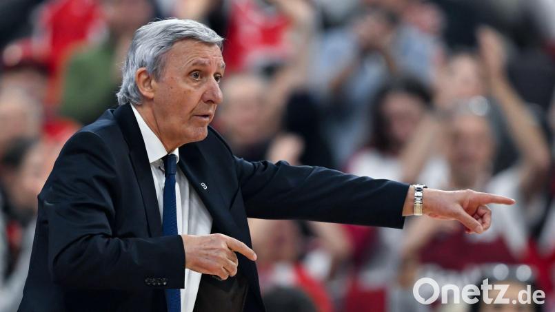 Bayern-Trainer Svetislav Pesic sah, wie sich sein Team gegen Villeurbanne offensiv stetig steigerte. (Archivbild) Bild: Sven Hoppe/dpa