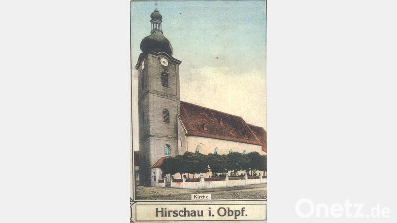 Am 20. Februar 1752 erhielt Pfarrer Plätl grünes Licht für den Bau eines neuen Kirchturmes. 1756 – also vor 270 Jahren war der Turm fertig. Mit seinen 52,53 Metern Höhe prägt seither das alles überragende Gebäude das Hirschauer Stadtbild. Bild: Archiv Sepp Strobl