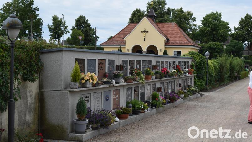 Die Stadt Pfreimd hat die Friedhofsgebühren massiv angehoben. In den meisten Fällen verdoppelt sich der Betrag. Bild: bnr