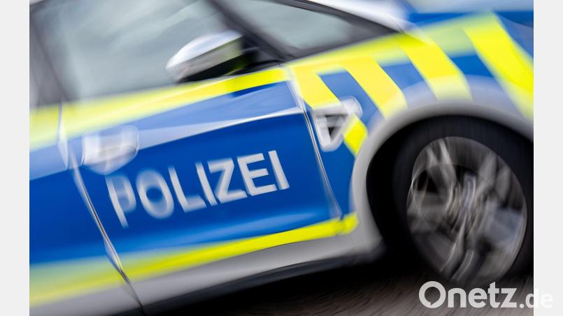 Ein Mann drohte in München Einsatzkräften mit einer säurehaltigen Substanz. (Symbolbild) Bild: Hendrik Schmidt/dpa