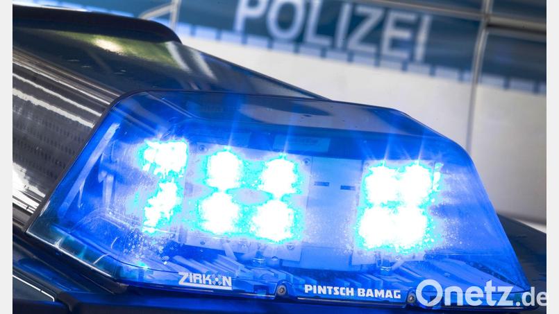 Aquaplaning auf der A70 hat zu einer Unfallserie in Unterfranken geführt. (Symbolbild) Bild: Friso Gentsch/dpa