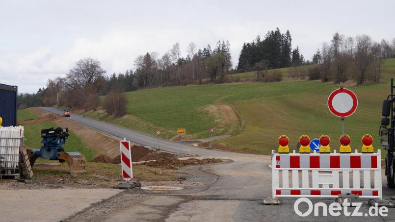 Von Nunzenried aus ist die Strecke wegen Straßenbaumaßnahmen bis voraussichtlich 30. April gesperrt. Bild: wel