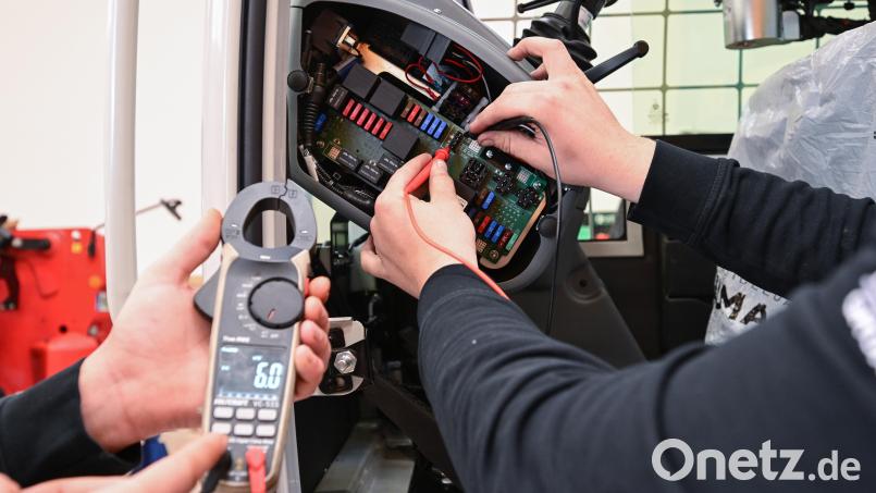 Ausbildungsstellen in Bayerns Elektroindustrie werden seltener. Bild: Bernd Weißbrod