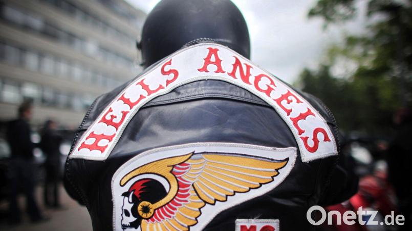 Der Mann soll vor elf Jahren in einer Kölner Kneipe als Chef der Kölner Hells Angels einen 29-Jährigen erschossen haben. (Symbol) Bild: picture alliance / Fredrik von Erichsen/dpa