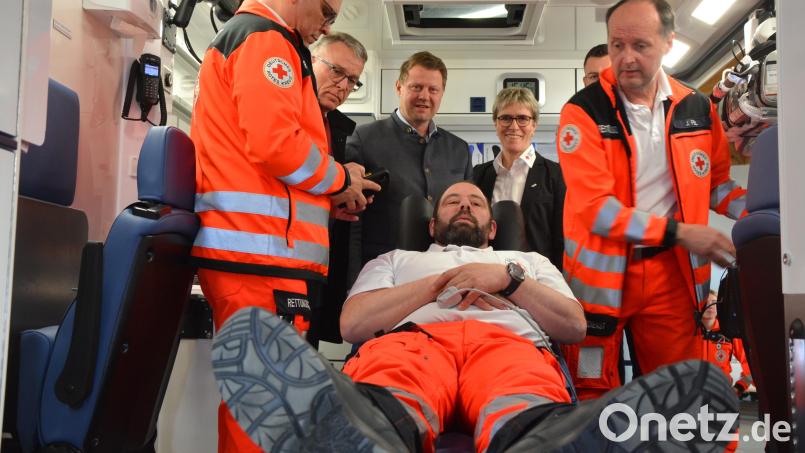 Vorführung eines Rettungsdienstes im Fahrzeug, verbunden mit einem Telenotarzt am Standort Bogen. Bild: jr