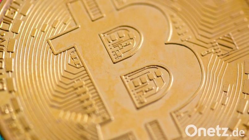 Der Kurs des Bitcoin ist unter 67.000 US-Dollar gefallen. Bild: Fernando Gutierrez-Juarez/dpa