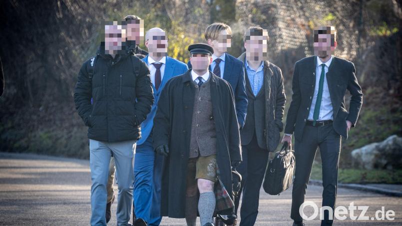 Links außen geht der Rechtsaußen aus Weiden: Ein Bild von der Gründungsversammlung der bayerischen AfD-Jugendorganisation "Generation Deutschland" in Greding. Bild: Thomas Witzgall