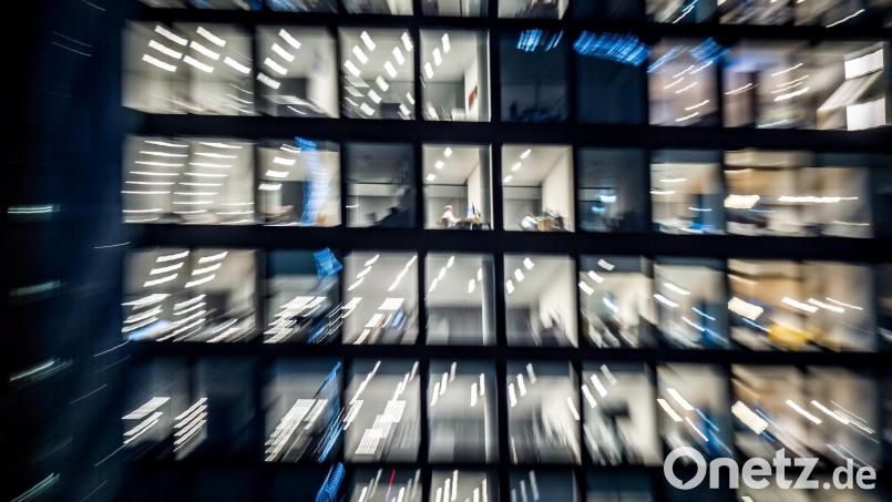 In vielen Betrieben wird eher auf Präsenz geachtet als auf Arbeitsergebnisse. Bild: Frank Rumpenhorst/dpa/dpa-tmn