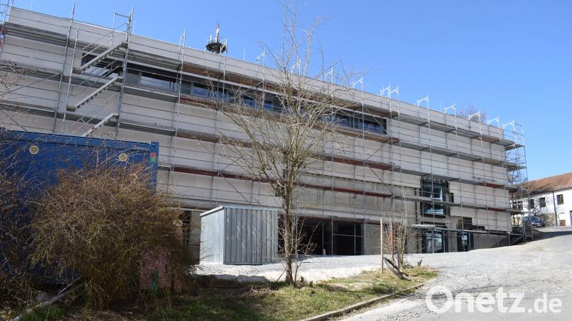 Für die neue Zweifach-Turnhalle der Mittelschule sind heuer 2,5 Millionen Euro im Haushalt eingeplant. Für den Abbruch der alten Turnhalle und den Bau der Ganztagsbetreuung sind weitere 2 Millionen Euro eingeplant. Bild: szl