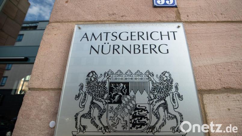 Das Amtsgericht Nürnberg hat ein Mitglied der mittlerweile aufgelösten „Letzten Generation“ zu einer Bewährungsstrafe verurteilt. (Symbolbild) Bild: Daniel Karmann/dpa