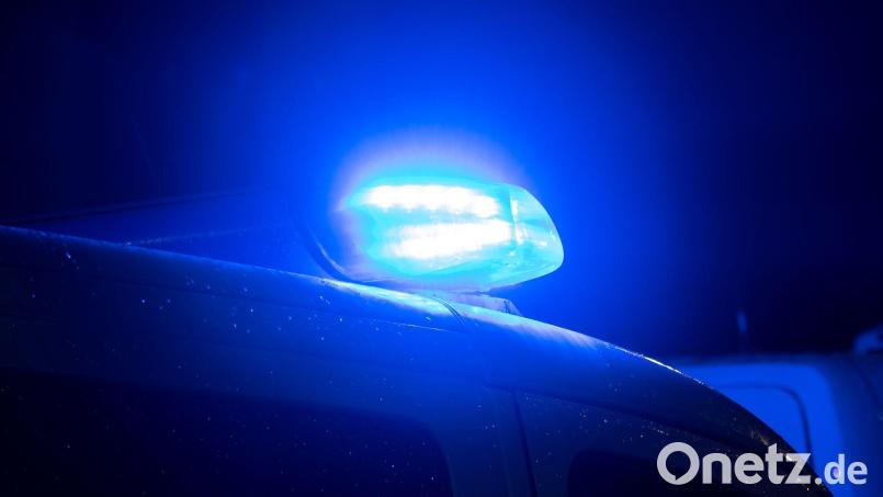 Die bayrische Polizei hat einen 27-Jährigen verfolgt, der sich eine Verkehrskontrolle entzogen hatte. (Symbolbild) Bild: Sarah Knorr/dpa